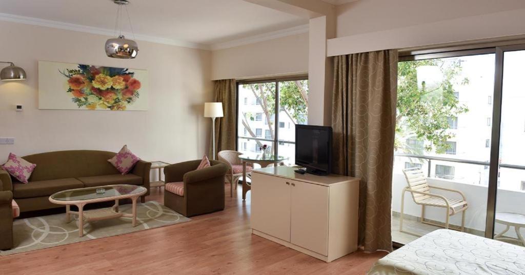 Jasmine Court Hotel Kyrenia  Zimmer foto