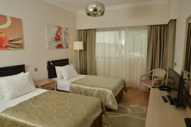 Jasmine Court Hotel Kyrenia  Zimmer foto